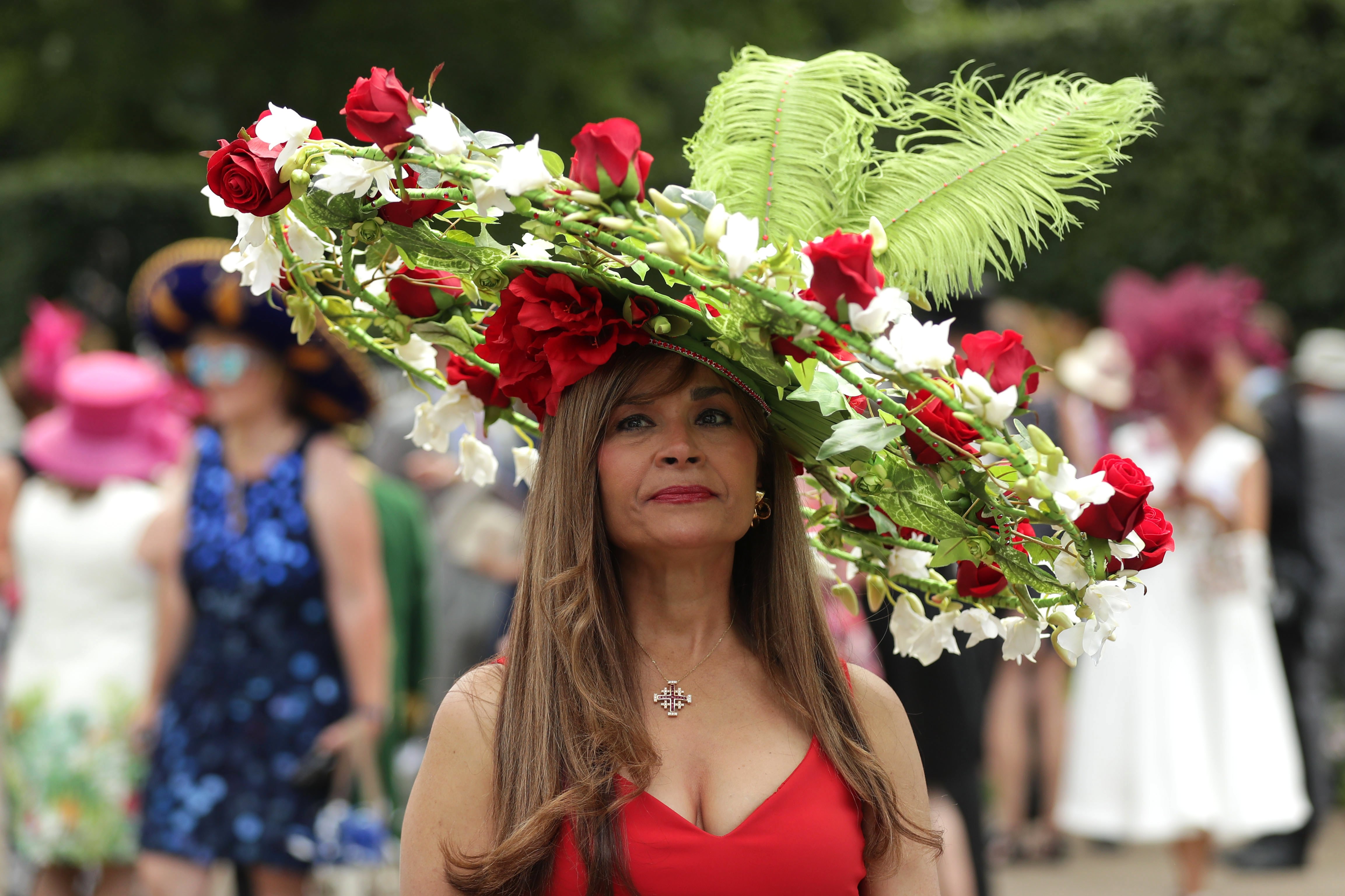ascot hats 19 pictures of ridiculous hats from royal ascot 2017 FPAXCSZ