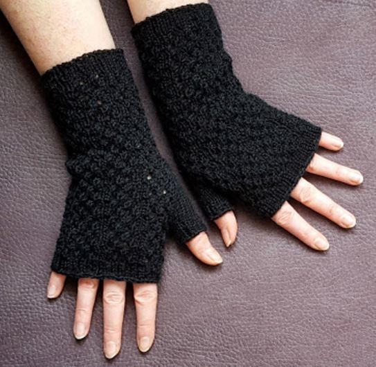 black lace fingerless gloves knitting pattern CKBIWRK