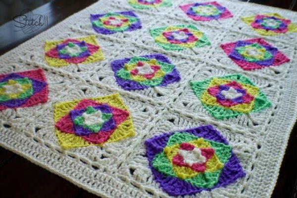 crochet baby blanket crochet granny squares. optical illusion baby blanket PKYMRKS