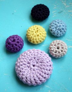 crochet buttons hand-crocheted buttons pattern by bare wunderbar VKYTAYI