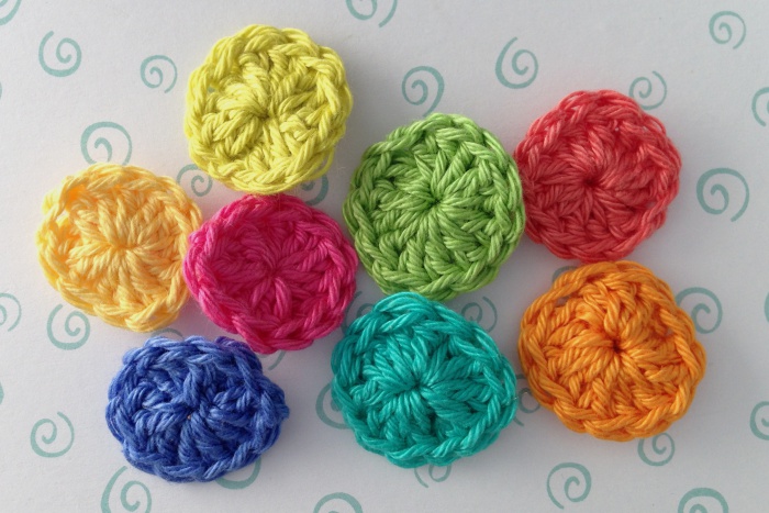 Method to crochet buttons