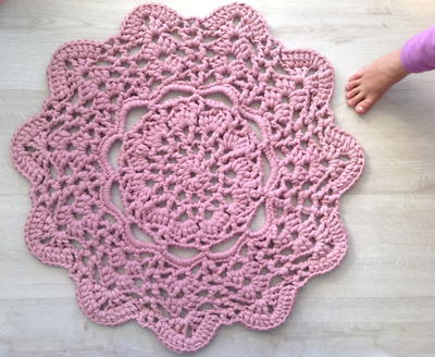 crochet doilies lacy doily t-shirt yarn rug: make a giant crochet doily pattern with this  easy YFUGCGQ