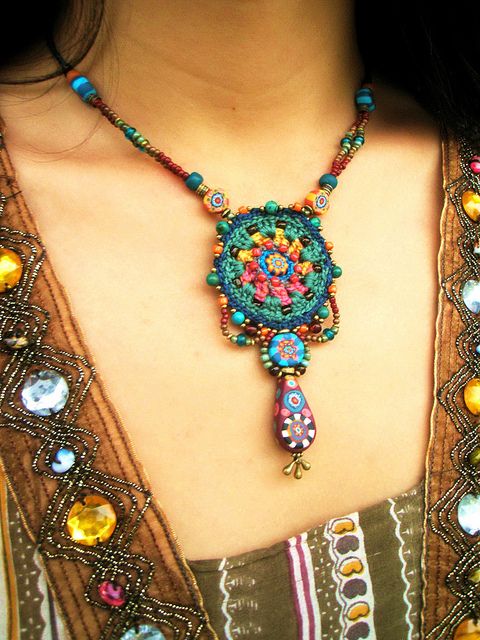 crochet jewelry with handmade beads ~ by aowdusdee, via flickr PNIUTLN