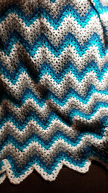 easy crochet blanket v-stitch ripple - crochet afghan TIJZBXD