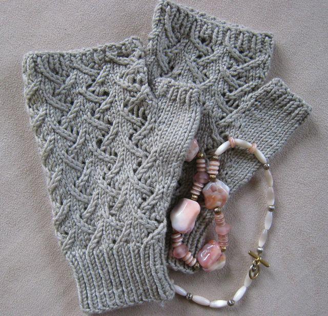 fingerless gloves knitting pattern cafe au lait mitts free knitting pattern XFDJYFK