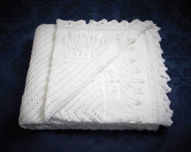 free baby blanket knitting patterns free royal baby blanket knitting pattern from patons - free with purchase  of any UCQDFZH