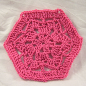hexagon crochet pattern scrap savers hexagon :: featured in a roundup of free crochet hexagon  patterns on MWGNOOW
