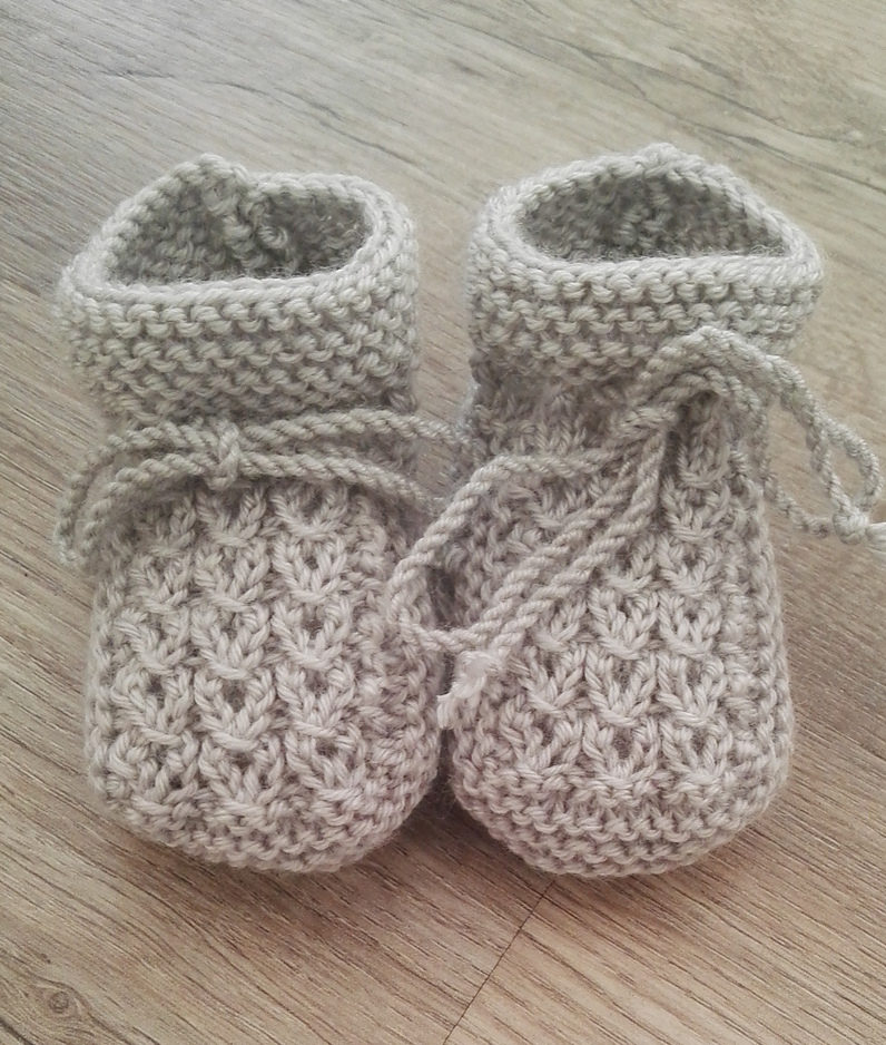 knitted baby booties free knitting pattern little eyes baby booties YAIJJXK
