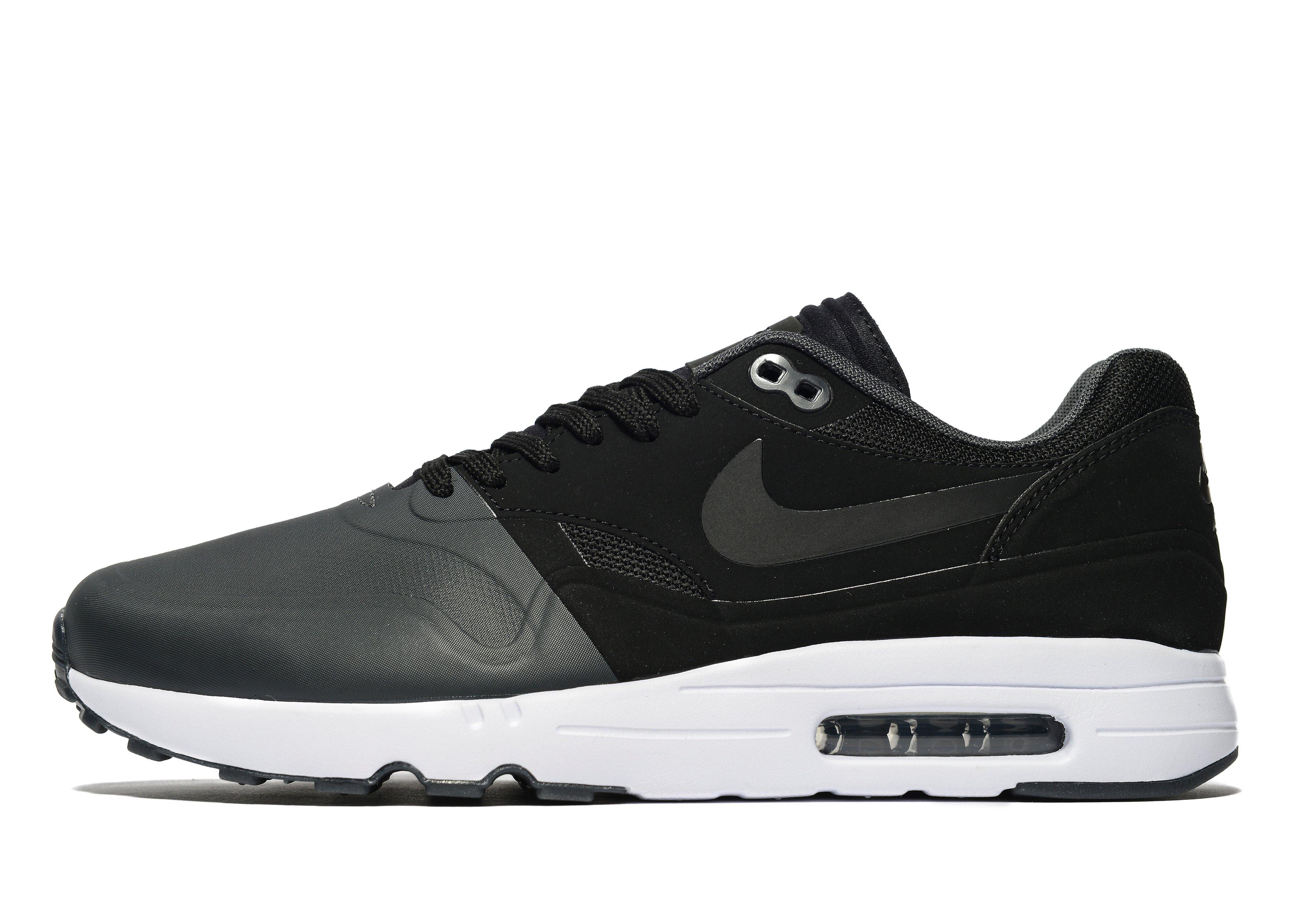 Nike black trainers – the best sneakers in the market!