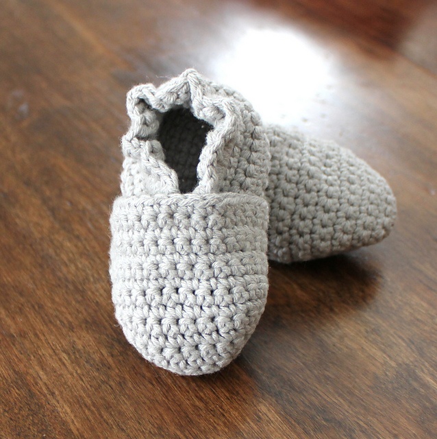 original stay on robeez style crochet baby booties pattern by angela  juergens WJDZCWW
