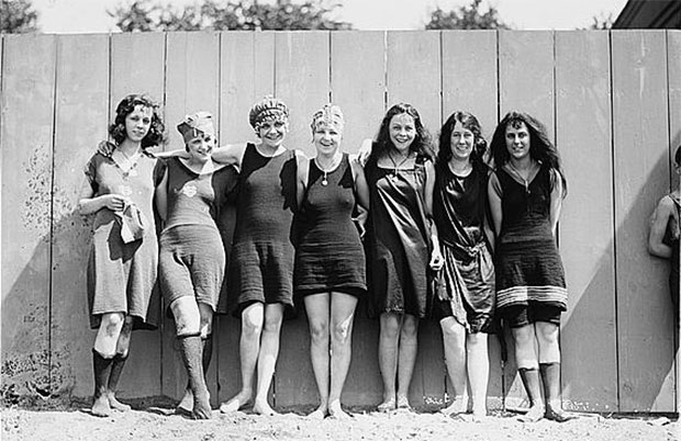 vintage bathing suits, c.1929. EZYMYNG