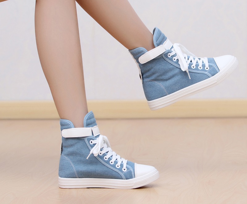 sneakers for girls best girl sneakers - girl wearing converse all star shoes HZGJRJY