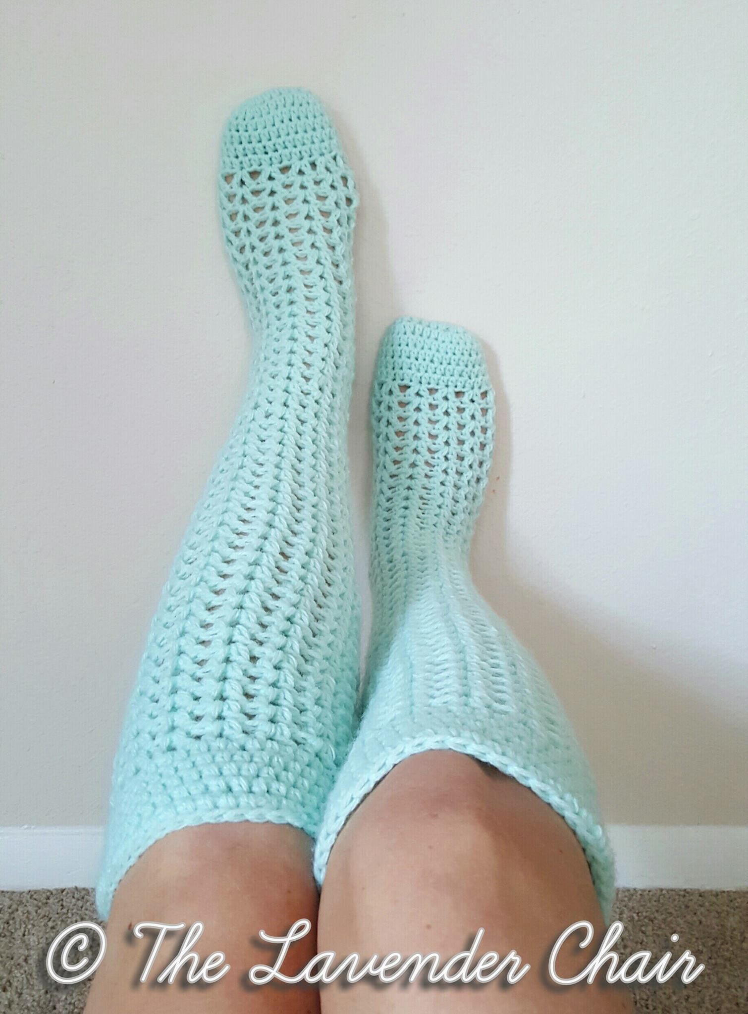 Give a warm feeling to your feet with  sock crochet patterns