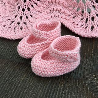 Ravelry: Basic Mary Jane Baby Booties pattern by Christy Hills
