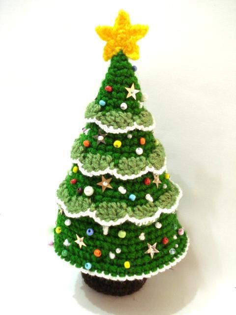 BEAUTIFUL CROCHET CHRISTMAS TREE