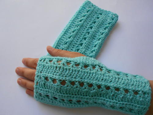 Crochet Gloves Pattern | AllFreeCrochet.com