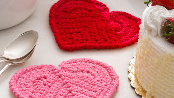 Crochet Heart Coasters + Tutorial | The Crochet Crowd