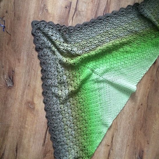 Crochet shawl pattern Through the Pinewoods