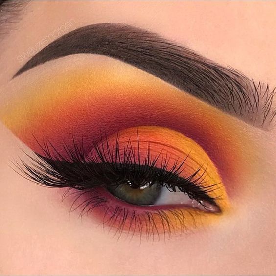 5 High Fashion Eye Makeup Looks We Dare You to Try in May - RY