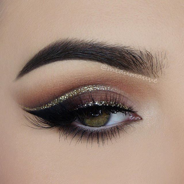Eye makeup : silver Glitter lines Smokey Eye Makeup♥ #glitter