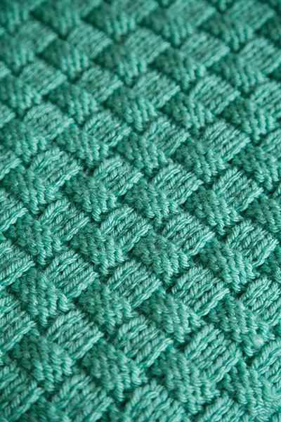 Comfort Knit Pet Blanket - Knitting Patterns and Crochet Patterns