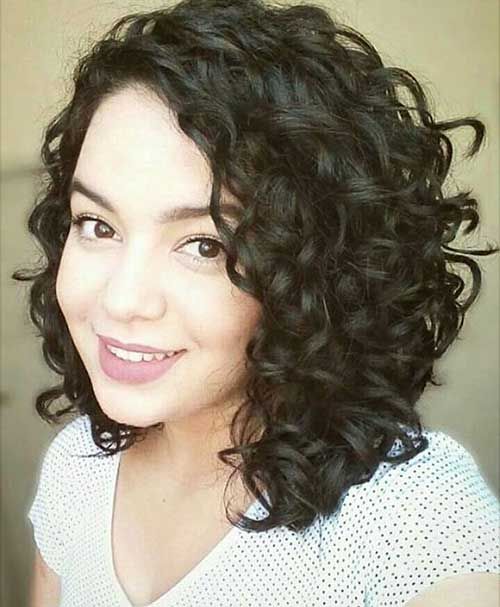 Alluring Short Curly Hair Ideas for Summertime | Things to Wear
