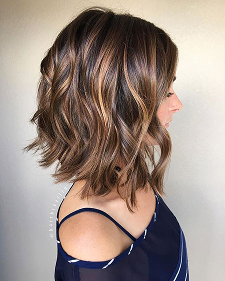 Appealing Short Hairstyle Ideas with Loose Curls