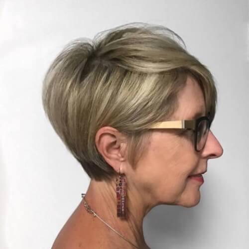39 Youthful Short Hairstyles for Women Over 50 (With Fine & Thick Hair)