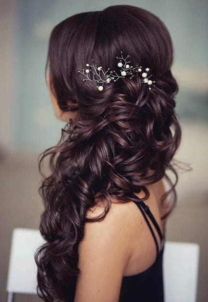 21 Pretty Side-Swept Hairstyles for Prom | StayGlam