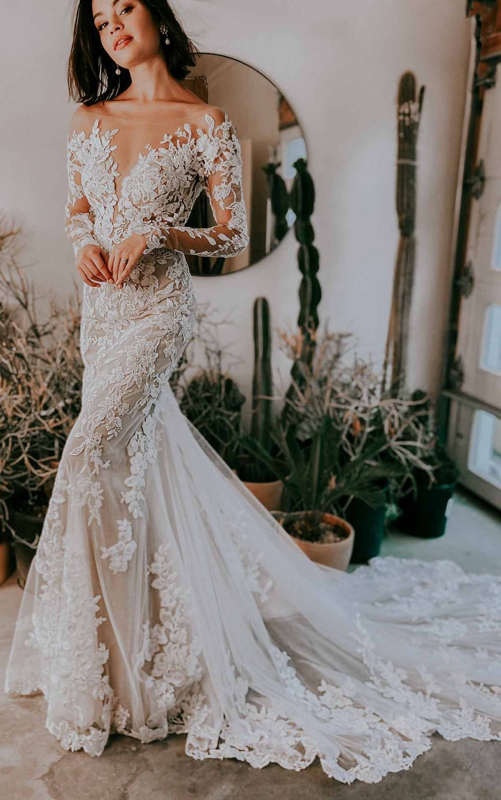 Choose a Gorgeous Lace Wedding Dress with Sleeves